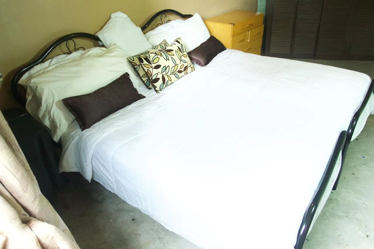 One32 Guesthouse Paradise Kingston Apartment